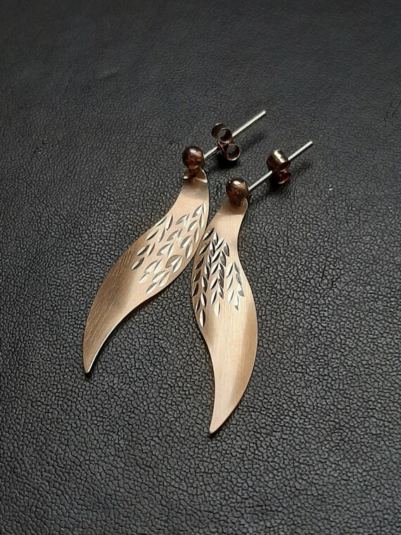 A vintage pair of 9ct wheat sheaf leaf gold drop … - image 1