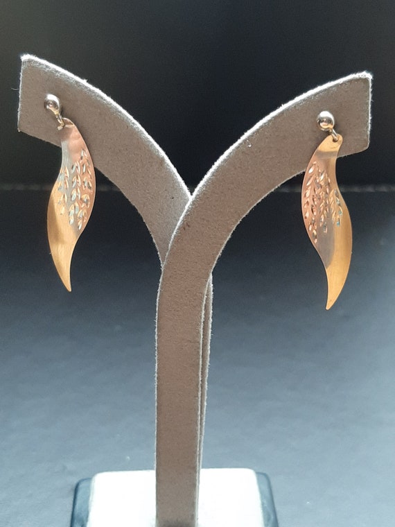 A vintage pair of 9ct wheat sheaf leaf gold drop … - image 7