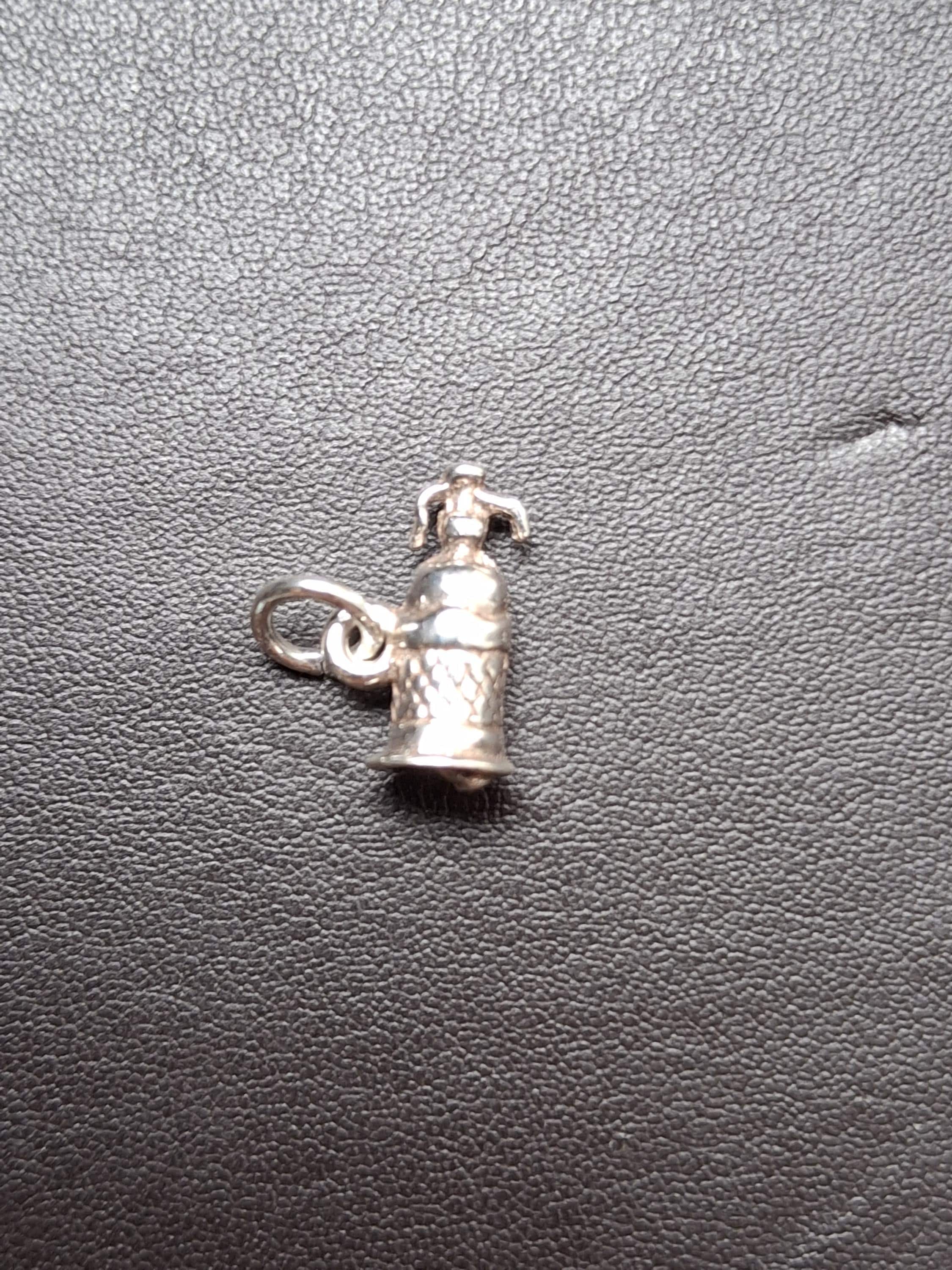 シルバー　ペンダント　香水瓶　アンティーク、ヴィンテージ シルバーのヴィンテージ香水瓶ペンダントチャーム - Etsy 日本