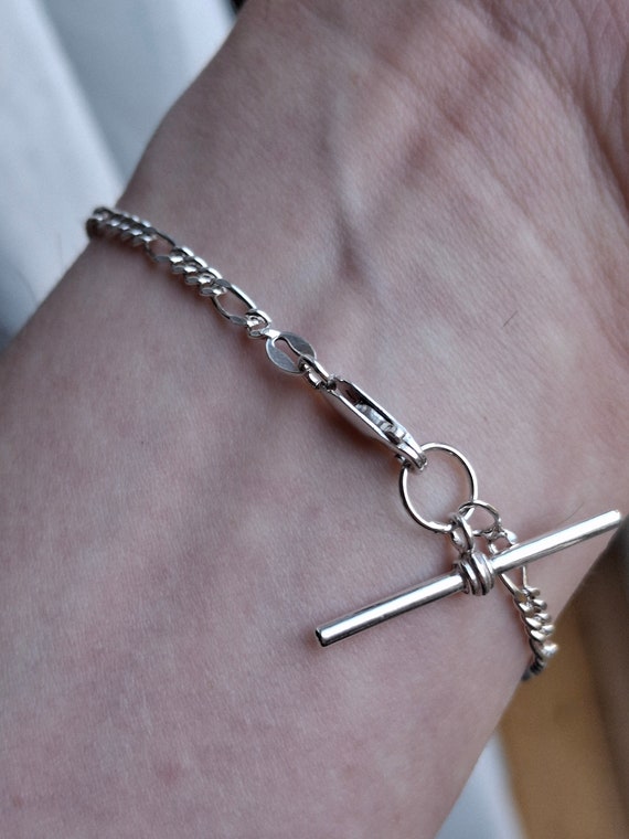 A vintage solid silver figaro link bracelet with … - image 1