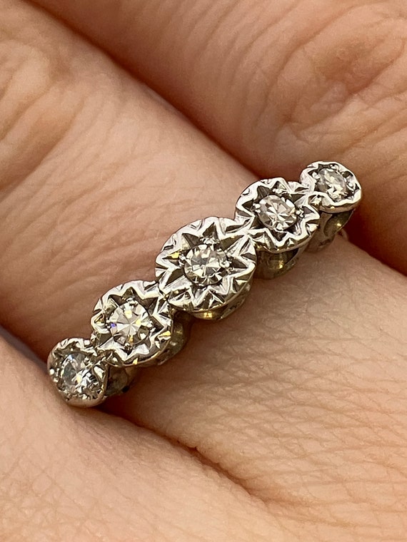 A 9ct gold and platinum five stone diamond ring - image 4