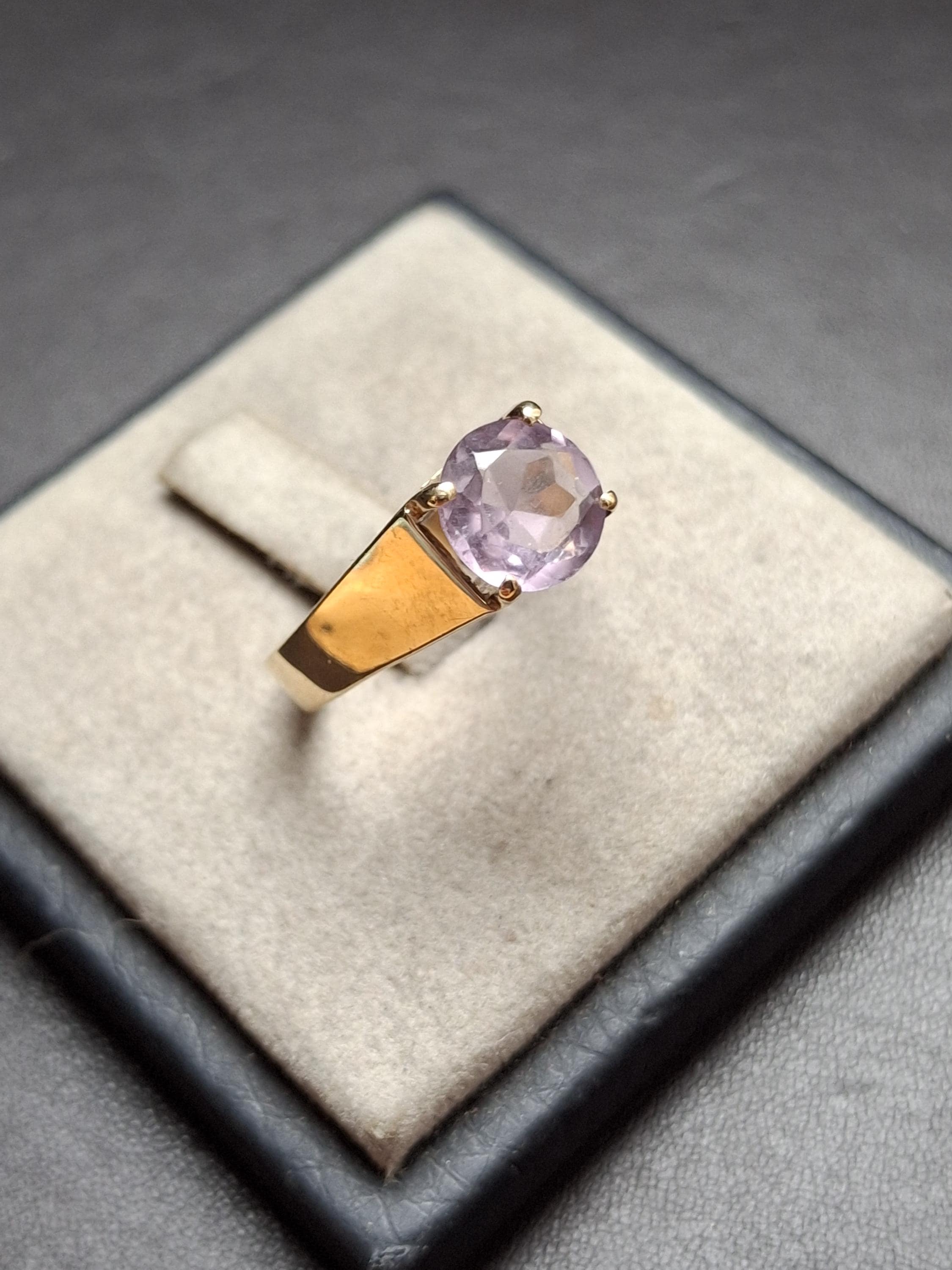 ヴィンテージの9カラットゴールドアメジストリング - Etsy 日本