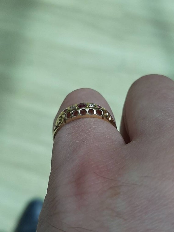 An 18ct gold Edwardian ruby and diamond ring - image 3