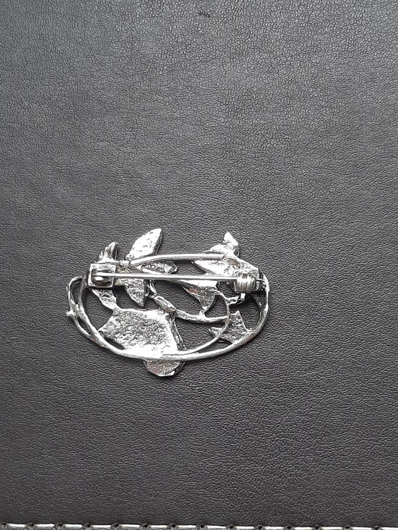 An Art Nouveau silver brooch - image 5