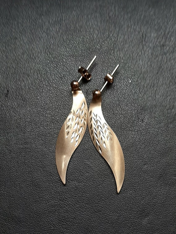 A vintage pair of 9ct wheat sheaf leaf gold drop … - image 4