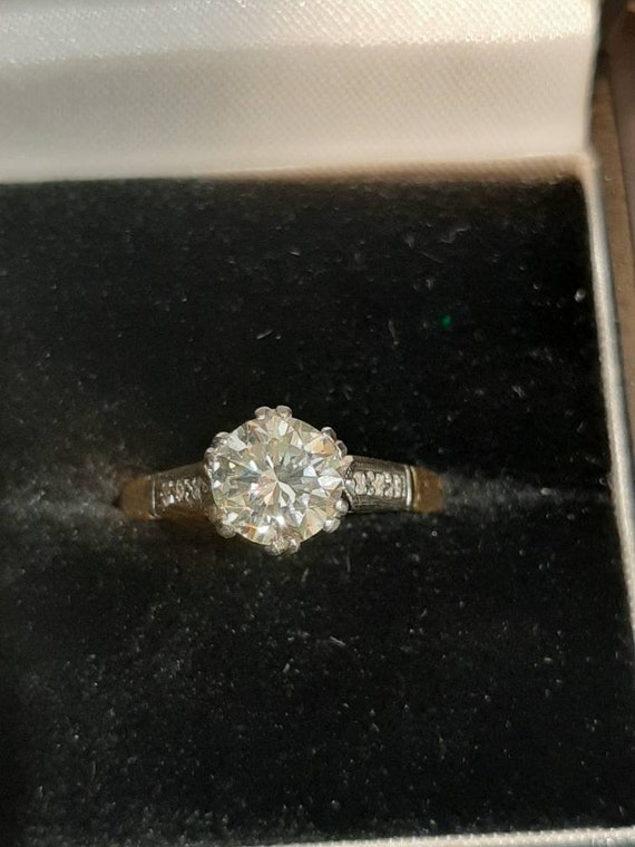 An antique 18ct gold, and platinum diamond ring - image 9