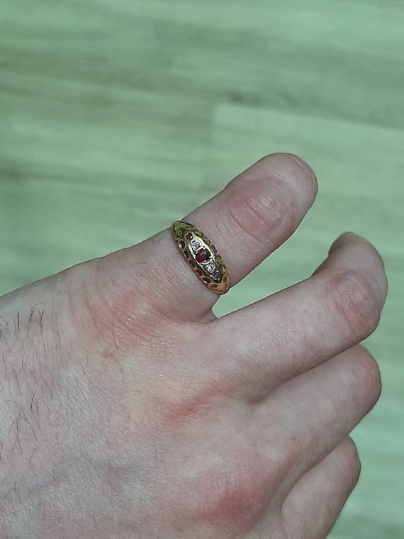 An 18ct gold Edwardian ruby and diamond ring - image 9