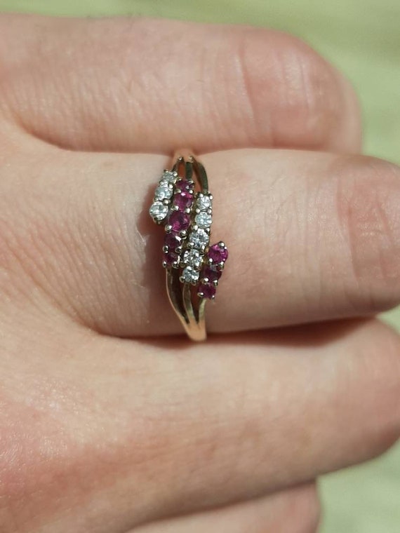 A vintage 9ct gold and ruby and diamond ring - image 4