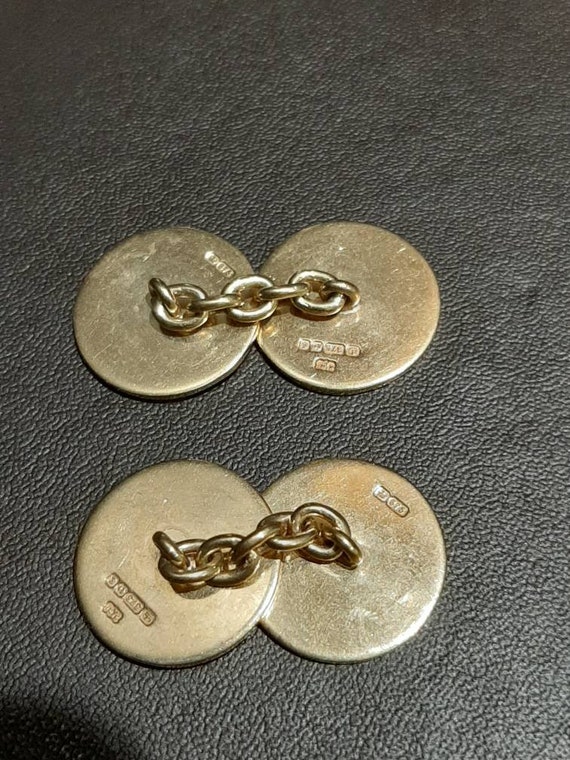 A vintage pair of 9ct gold cuff-links - image 5