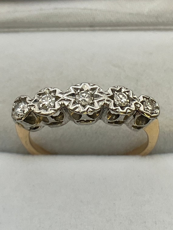 A 9ct gold and platinum five stone diamond ring - image 8