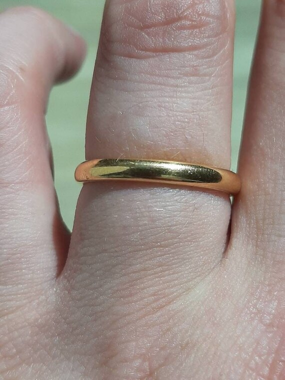 An Antique 22ct gold wedding ring