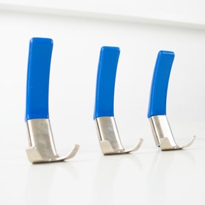 Vintage Pop Art Hooks, Memphis Style Vintage Hooks, Blue Plastik Hooks, Vintage Space Age Towel Rack, Mid Century Modern Wall Coat Rack
