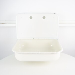 Vintage White Enamel Sink. Retro Metal Farmhouse Sink. White Shabby ...