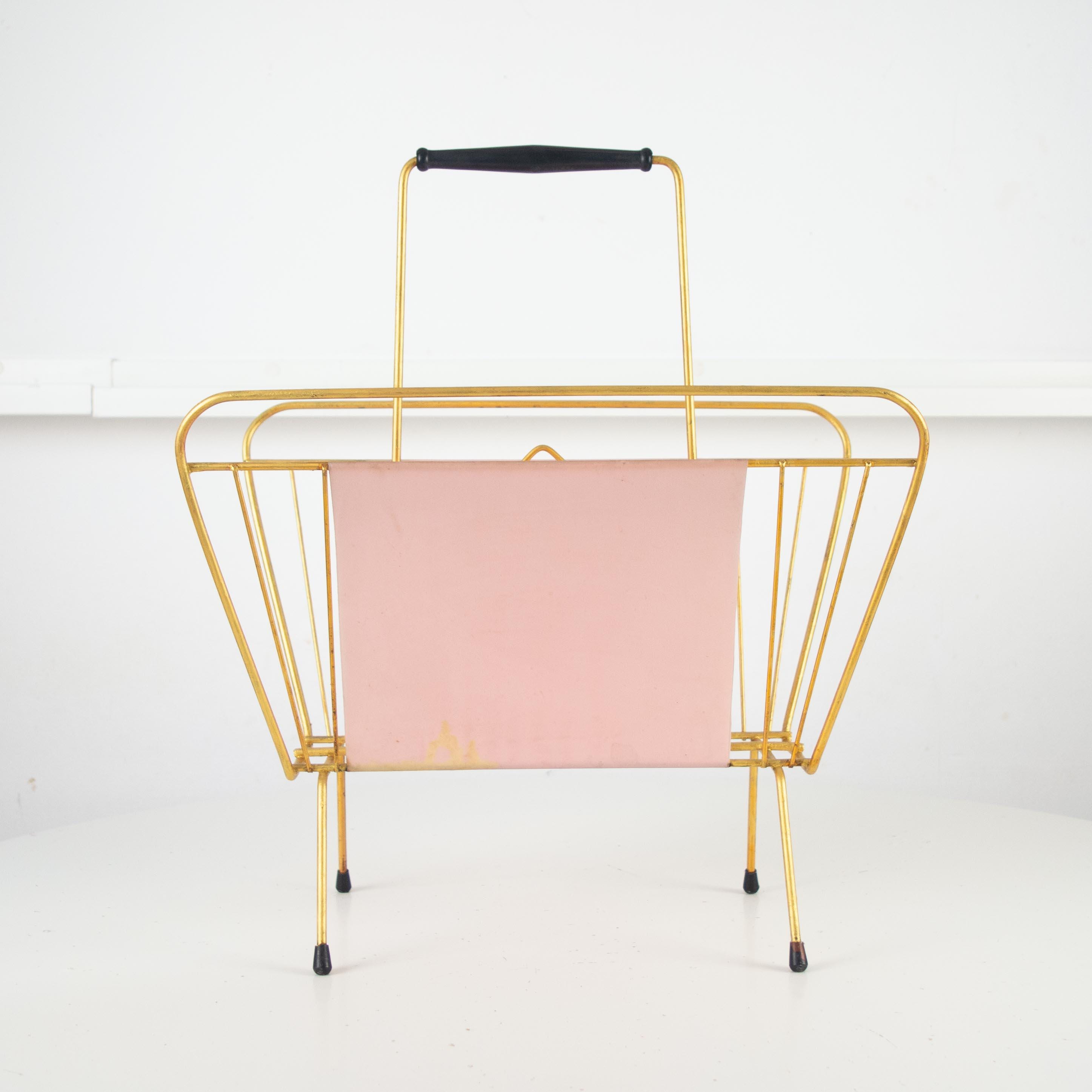 ヴィンテージマガジンラック：レトロなピンクのビニールレコード