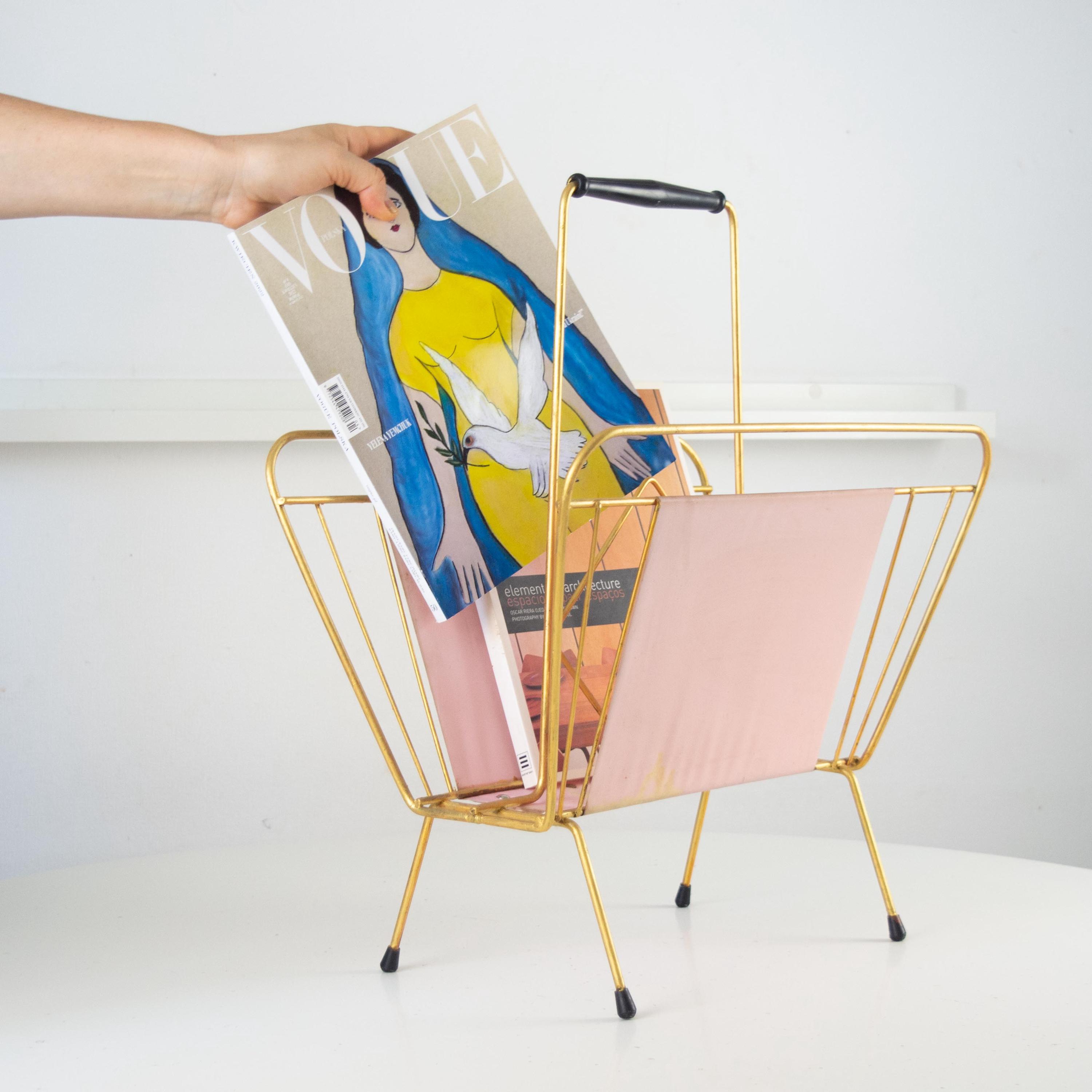 ヴィンテージマガジンラック：レトロなピンクのビニールレコード