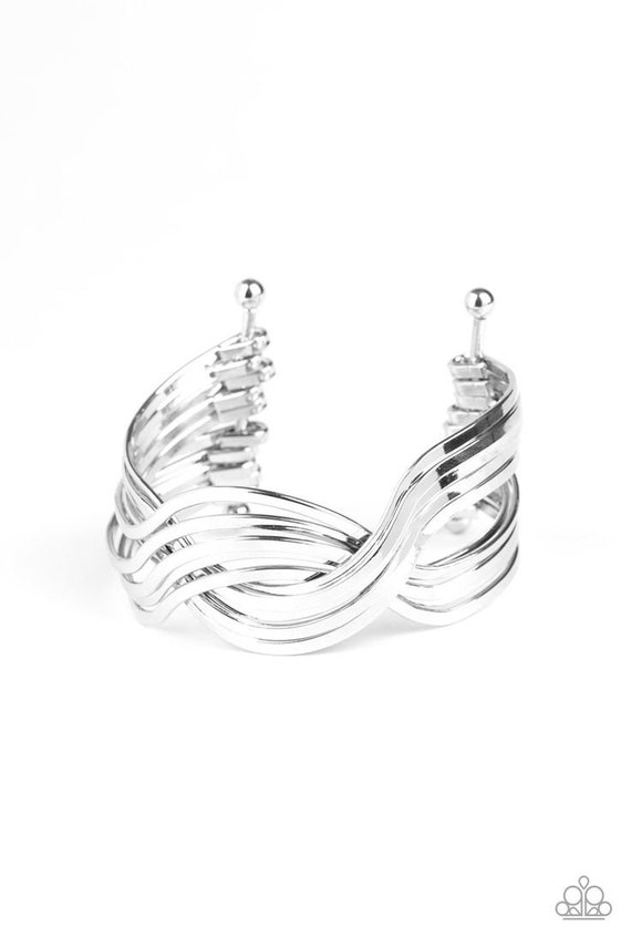 Paparazzi silver cuff deals