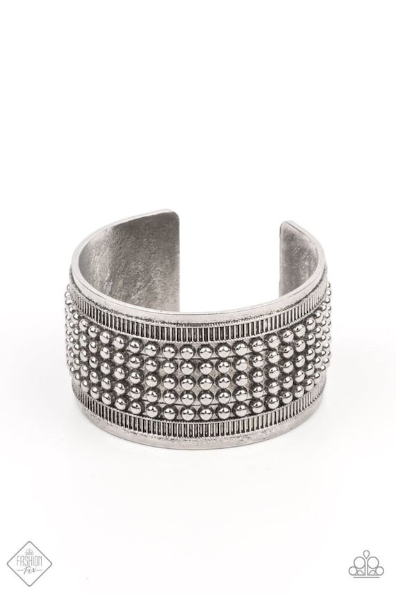 Paparazzi silver cuff deals