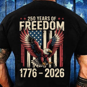 250 år av frihet PNG, 1776 2026 örn patriotisk sublimering, amerikansk flagga örn PNG, nödställda USA tvåhundraårsjubileum, 4 juli-skjorta PNG