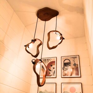 Lustre mince en chêne, lustre en bois pour la maison, lampe en chêne de forme unique, lustre en anneau en bois fait main, plafonnier à boucle moderne