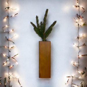 Exklusive Kunstblumenvase, Wandvase aus Holz, schlichte Blumenvase, moderne Wanddekoration, Geschenk für Naturliebhaber, gemütliches Einweihungsgeschenk