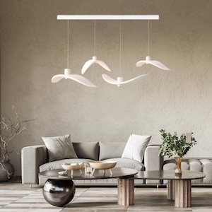 Lámpara de araña LED minimalista blanca, lámpara de estilo rústico, colgante de ala de madera blanca, lámpara de araña única, lámpara de araña para loft, tendencia de diseñador 2025