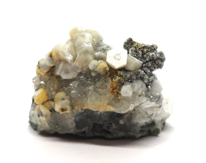 Fluorite with quartz and pyrite 60 mm x 45 mm (119 grams)