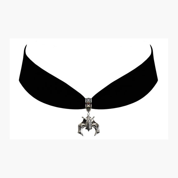 Black Velvet Steampunk Gothic Bat Vampire Dracula Medieval Renaissance Stage History Pendant Necklace Choker Jewelry Gift