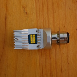 LED 6V 24/48W socket P 15 D-25-1 4300 Kelvin Warm Light for Motorcycle or Car