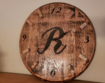 Horloge murale fabriquée à partir d'un authentique couvercle de tonneau de bourbon/whisky/vin.