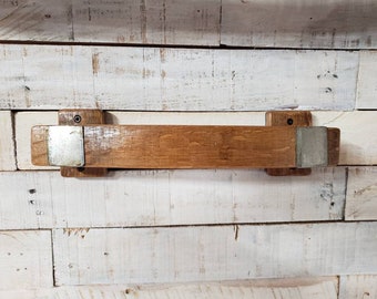 Handtuchhalter. 15 "breites, hergestellt aus authentischem wiederverwertetem Wein / Whisky-Fassholz.