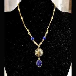 collana etrusca con vera pietra blù di lapislazzuli, riproduzione di gioiello storico, riproduzione da museo