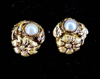 pearl stud 1950s earrings with fresh water pearls, gold flower studs with real pearls, professional laminated polymer clay jewel