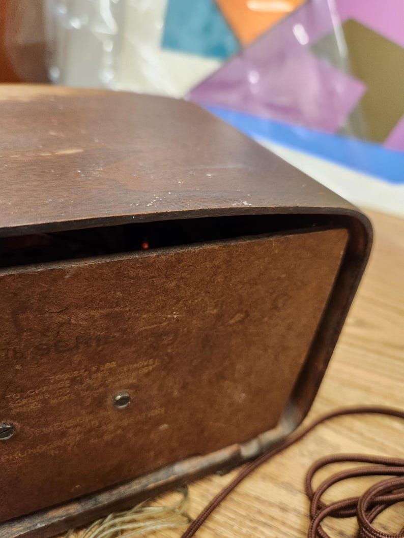 Radio Emerson de 1946 diseñada por Charles Eames - Serie 578 - Obras imagen 9