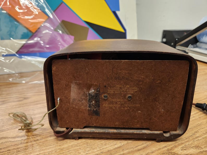 Radio Emerson de 1946 diseñada por Charles Eames - Serie 578 - Obras imagen 3