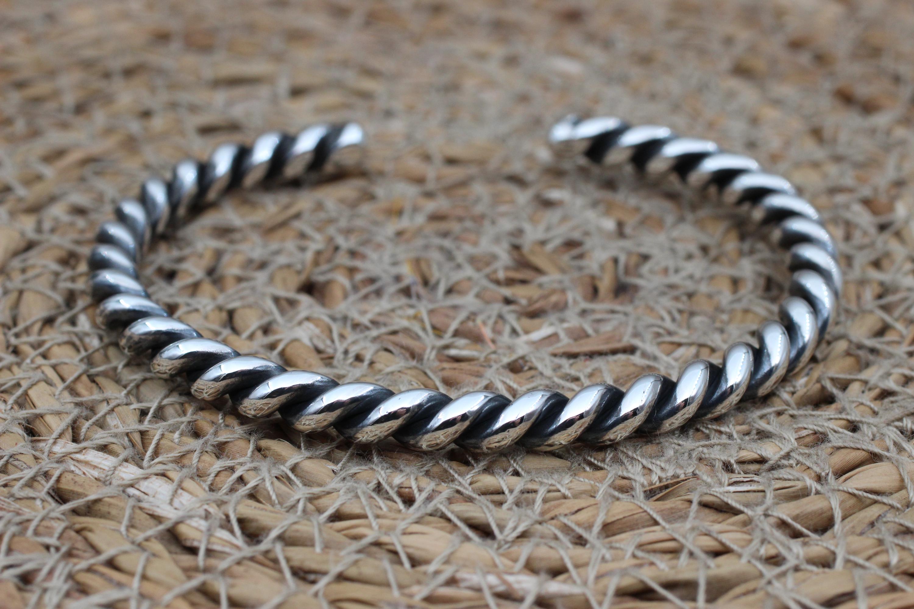 ハンドメイドスターリングシルバーツイストバングル - メンズカフ