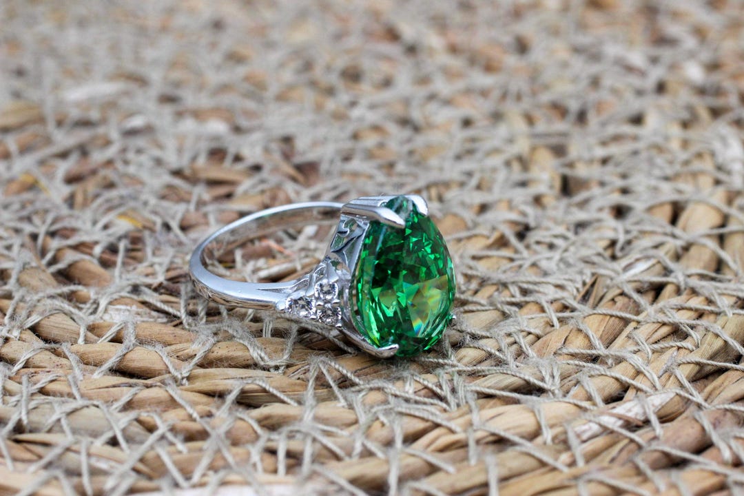 ハンドメイドエメラルドリング：925kスターリングシルバー オスマン