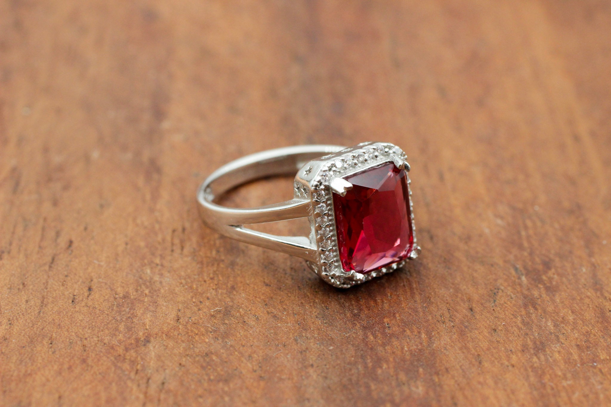 Handgemachter Ottoman Rubinring: 925k Sterling Silber, quadratischer Stein