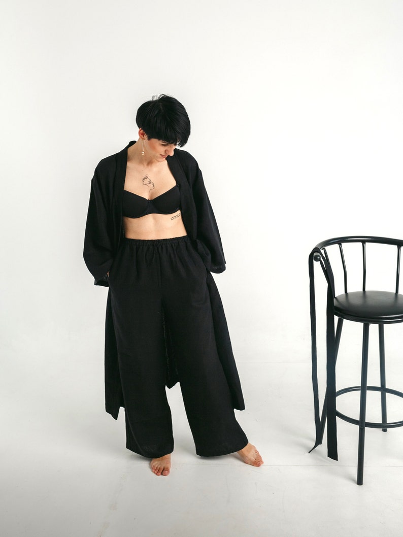 Long wide trousers and black kimono.