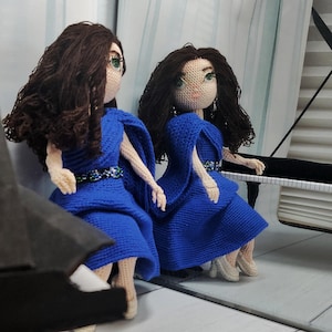 Kate Middleton collectible ready doll, is a very detailed lookalike of Catherine Gift to fans of Princess of Wales. Interior figurine.