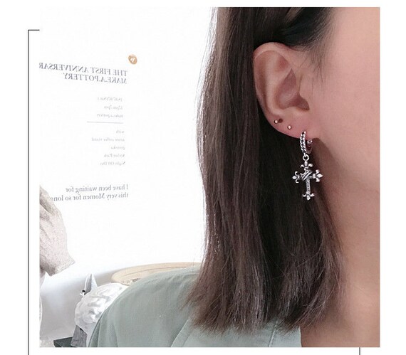 Silver Accessory Fashion Jewelry Earring Minimalist Trending Streetwear Earring Silver Stud Modern Earring Gothic Cross Design Earring
