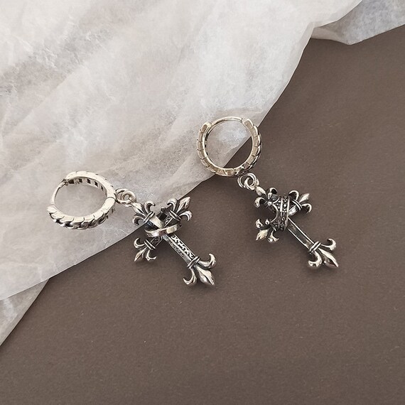 Silver Accessory Fashion Jewelry Earring Minimalist Trending Streetwear Earring Silver Stud Modern Earring Gothic Cross Design Earring
