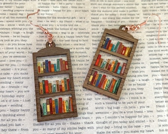 Miniatuur boekenplank oorbellen - hout en acryl