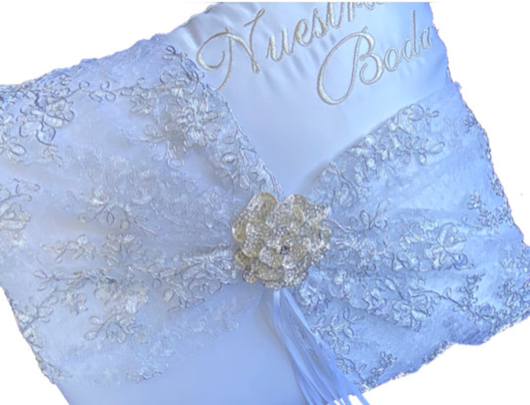 Wedding Kneeling Pillows Set, Embroidered Nuestra Boda Kneeling Pillows