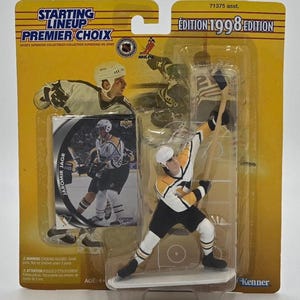 Tarjeta de hockey sobre hielo de los Pittsburgh Penguins de Jaromir Jagr con la alineación titular de la NHL de Kenner de 1998