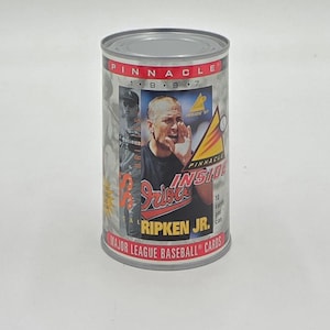 Lata coleccionable de tarjetas de béisbol Pinnacle Inside MLB de 1997 (10 tarjetas) Cal Ripken Jr.