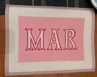 Lienzo de tapicería personalizado / Pintado a mano con 13 puntos de malla / Diseño de nombre con fuente de cola de pez