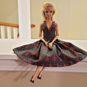Robe de poupée pour Noël