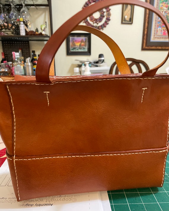 Minimalist leather shop bag