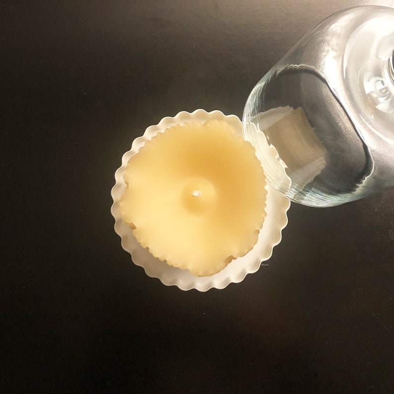 Scented beeswax candle in glass bell jar wedding favors mom room decor Pretty Pillar candle for birthday gifts for friend