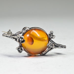 Vintage Collection Unique Beautiful Designed Flower Pattern Silver 800 with Clear Orange Amber Brooch